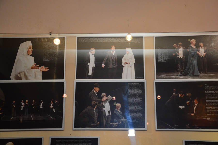 U caffe galeriji “Đina” otvorena izložba “Gospoda Glembajevi” U caffe galeriji “Đina” otvorena izložba “Gospoda Glembajevi”