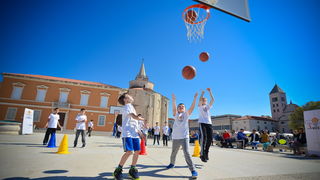 Basket na Forumu: Košarkaške legende protiv mlađih uzrasta KK Zadar Basket na Forumu: Košarkaške legende protiv mlađih uzrasta KK Zadar