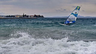 Kiteri i surferi uživali u jakom jugu