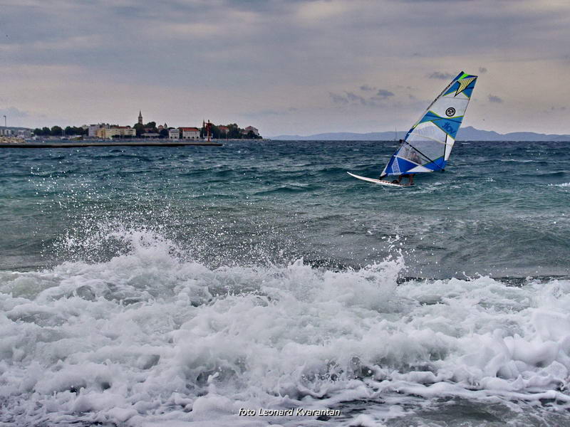 Kiteri i surferi uživali u jakom jugu