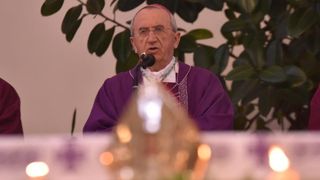 Kistanje: Zadarski nadbiskup Želimir Puljić blagoslovio relikvije sv. Nikole. Foto: Hrvoje Jelavić/PIXSELL Kistanje: Zadarski nadbiskup Želimir Puljić blagoslovio relikvije sv. Nikole. Foto: Hrvoje Jelavić/PIXSELL