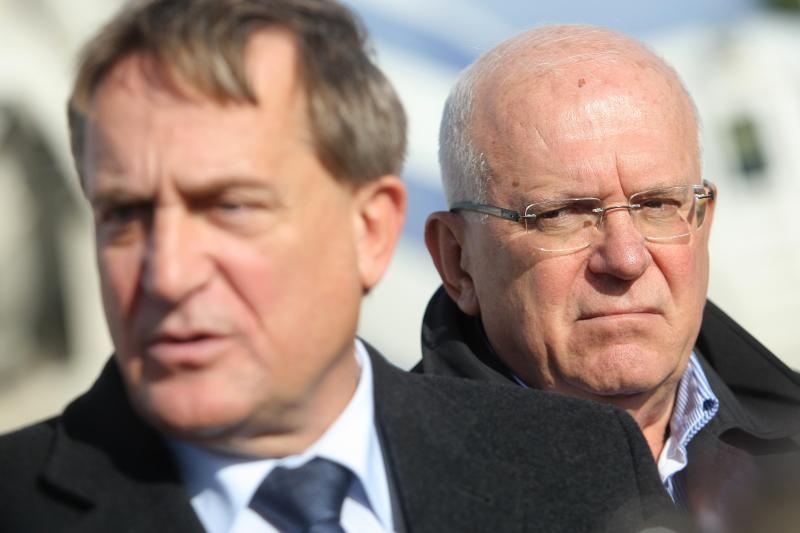 U ulici Ive Masine (Mjesni odbor Crvene kuce) gradonacelnik Bozidar Kalmeta sa suradnicima polozio je kamen temeljac. Time je svecano obiljezeni pocetak gradnje socijalnih stanova po modelu programa POS. Photo: Dino Stanin/PIXSELL