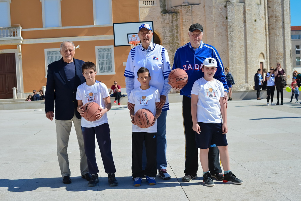 Basket na Forumu: Košarkaške legende protiv mlađih uzrasta KK Zadar Basket na Forumu: Košarkaške legende protiv mlađih uzrasta KK Zadar