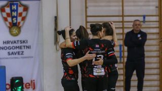 Futsal Super chicks – MC PLUS 2:5 Futsal Super chicks – MC PLUS 2:5