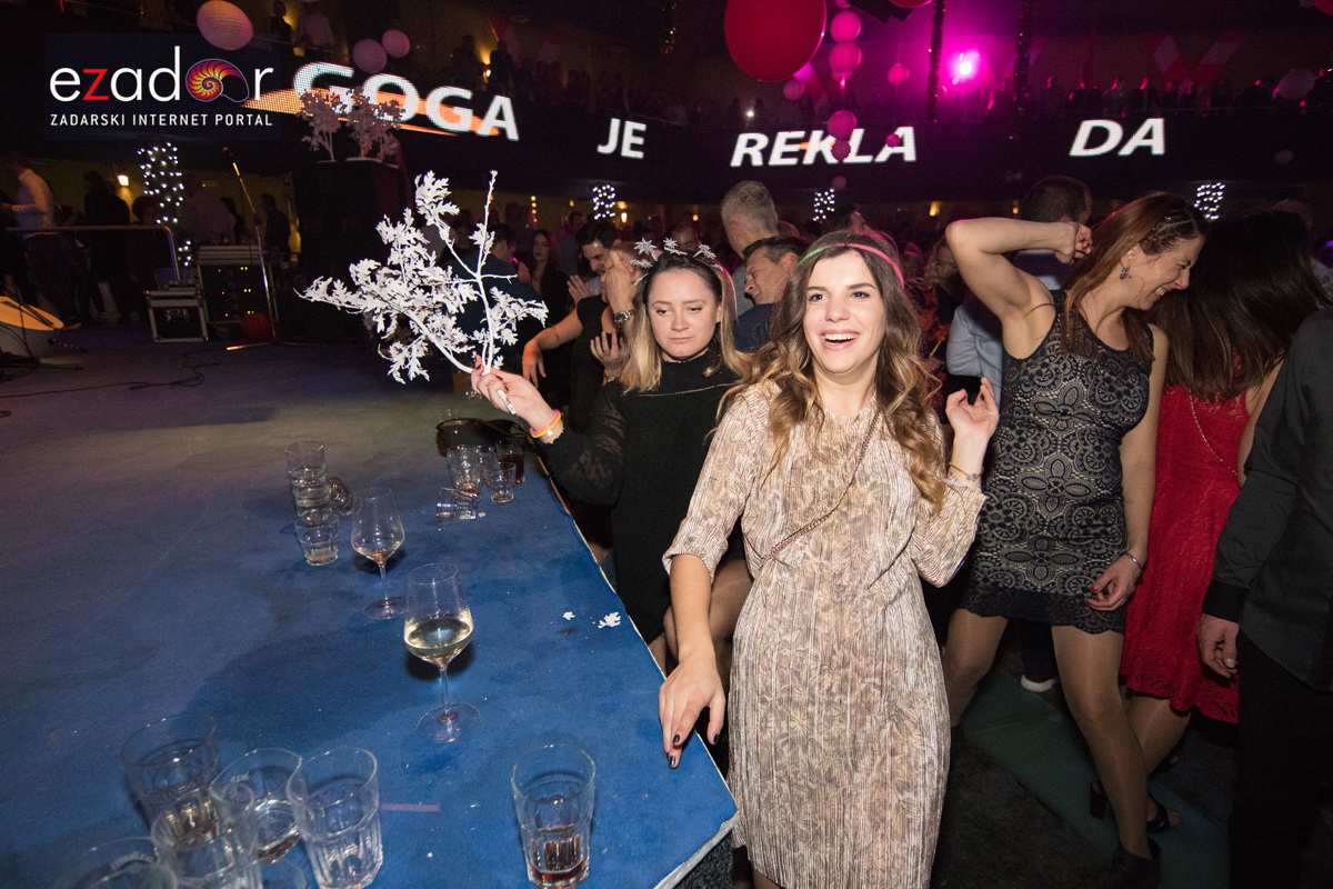 Ludnica u Saturnusu: Najbolji doček u svemiru i šire Ludnica u Saturnusu: Najbolji doček u svemiru i šire