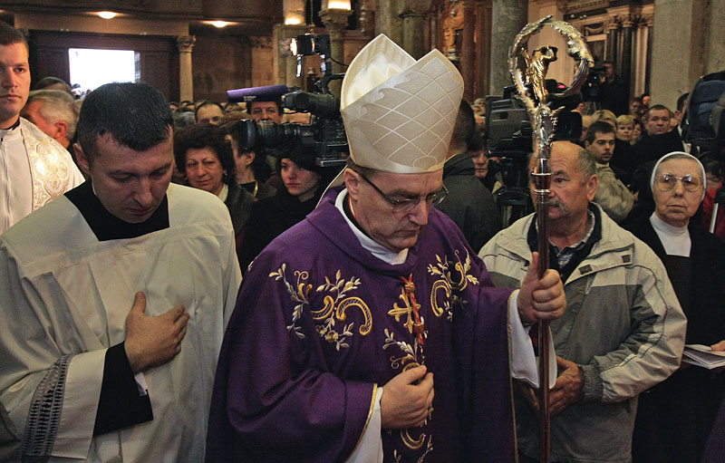 Posljednji ispraćaj nadbiskupa Ivana Prenđe (foto: Marin Gospić)