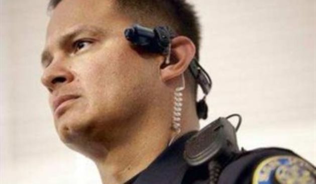 Amerikanci stavljaju naglavne kamere policajcima