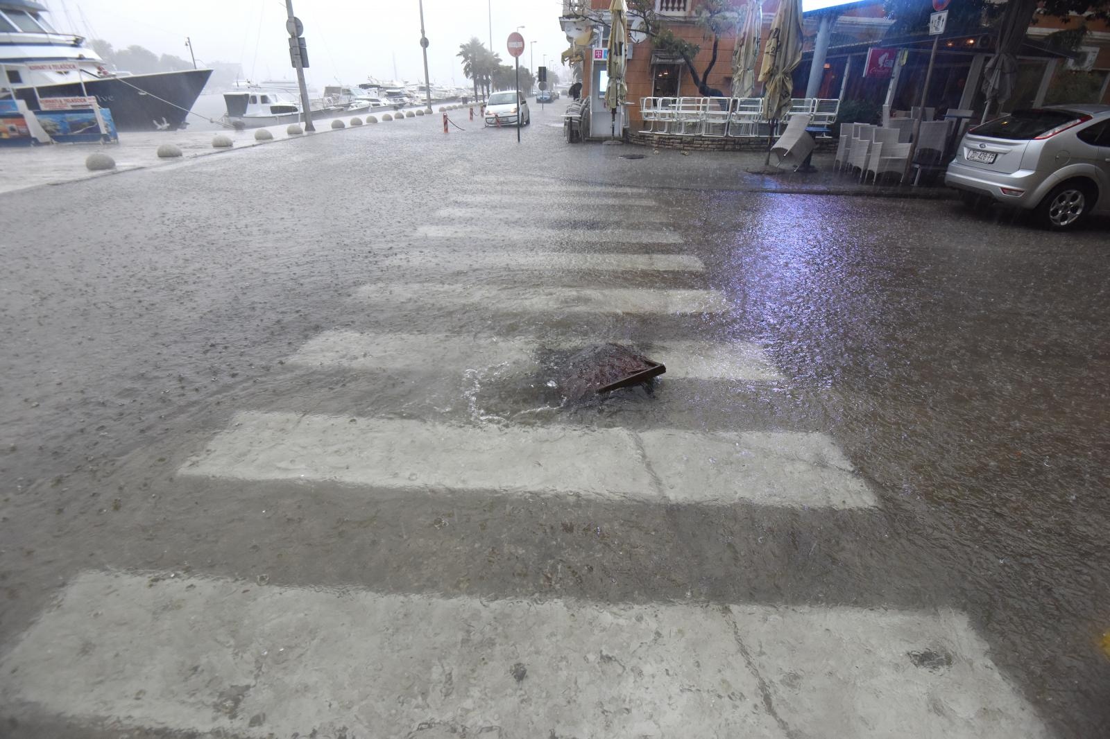 Kišna kataklizma u Zadru: poplavljen cijeli grad