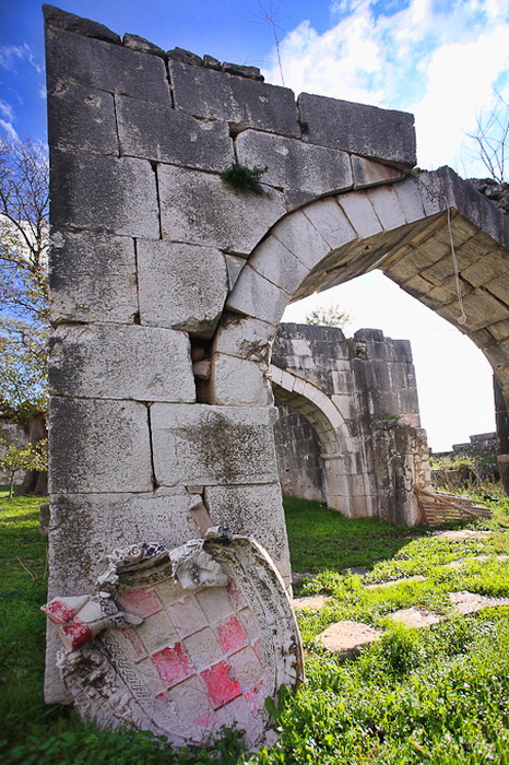 Vrana: Maskovica han, Foto: Leo Banic Vrana: Maskovica han, Foto: Leo Banic