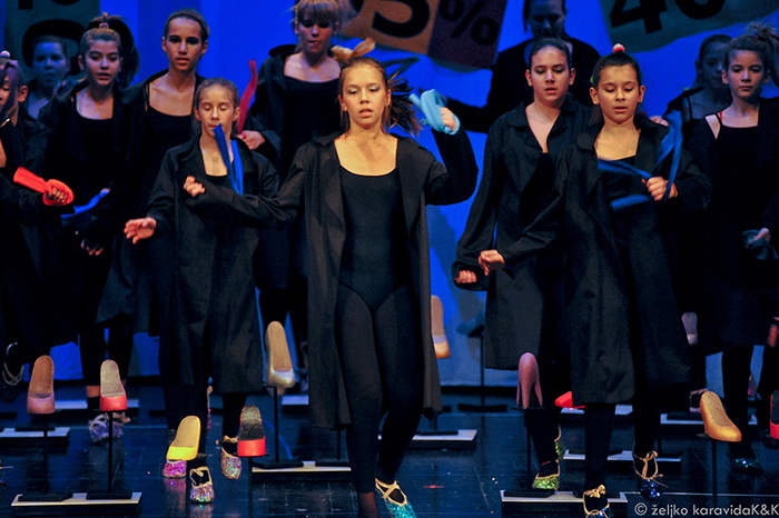 Plesna udruga Gesta: Božićni šoping u SuperOvoj, Foto: Željko Karavida Plesna udruga Gesta: Božićni šoping u SuperOvoj, Foto: Željko Karavida