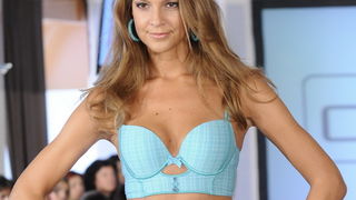 Zagreb, 230811.
Hotel Dubrovnik.
Modna revija modne kuce Lisca, na kojoj su prikazane kolekcije rublja, spavaceg programa, bluza, doljneg vesa i kupacih kostima za 2012. godinu.
Foto: Admir Buljubasic / CROPIX