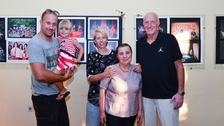 U MO Stanovi upriličeno je svečano otvorenje izložbe fotografija “Igrajmo se” autorice Ive Perinčić U MO Stanovi upriličeno je svečano otvorenje izložbe fotografija “Igrajmo se” autorice Ive Perinčić