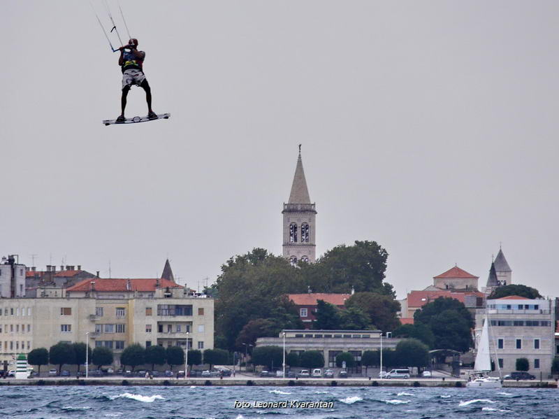 Kiteri i surferi uživali u jakom jugu