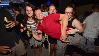 Subotnja zabava u Noštromo i Vagabundo barovima na Viru ; foto Iva Perinčić