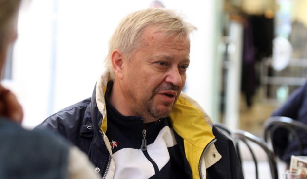 Zadar, 301009.
Bosanskohercegovacki glumac Emir Hadzihafizbegovic  veceras ce nastupiti u predstavi Zaba u Zadarskom kazalistu. 
Na fotografiji: Emir na kavi u zadarskom kaficu Toni.
Foto: Vladimir Ivanov / CROPIX