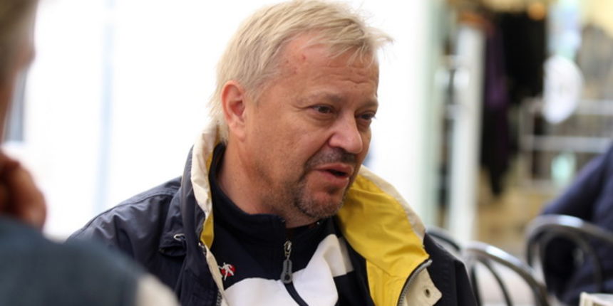 Zadar, 301009.
Bosanskohercegovacki glumac Emir Hadzihafizbegovic  veceras ce nastupiti u predstavi Zaba u Zadarskom kazalistu. 
Na fotografiji: Emir na kavi u zadarskom kaficu Toni.
Foto: Vladimir Ivanov / CROPIX