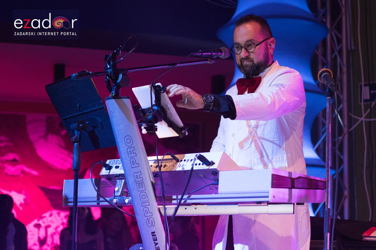 Ludnica u Saturnusu: Najbolji doček u svemiru i šire Ludnica u Saturnusu: Najbolji doček u svemiru i šire