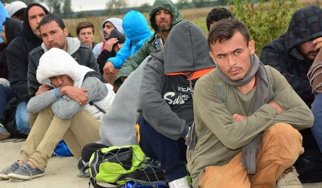 zbjeglice su pocele pristizati iz Srbije novim koridorom kroz sumu pokraj Strosinaca. Prevoze ih u grupama autobusima do vlaka koji stoji tridesetak kilometara dalje na robnom terminalu RO-LO Spacva, potom odlaze vlakom u Madjarsku. Nije potpuno sigurno d