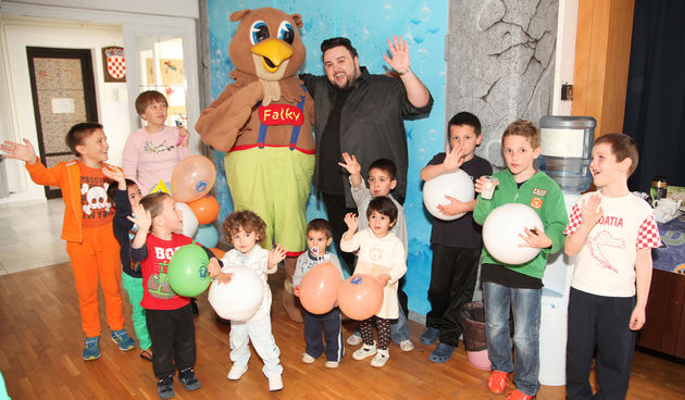 Jacques Houdek i Falky u SOS Dječjem selu Lekenik