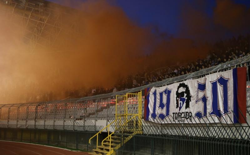 Torcida se uz svijeće, bengalke i molitvu dostojanstveno oprostila od svog kolege Žana Ojdanića na sjevernoj tribini Poljuda. Foto: Ivo Čagalj/PIXSELL Torcida se uz svijeće, bengalke i molitvu dostojanstveno oprostila od svog kolege Žana Ojdanića na sjevernoj tribini Poljuda. Foto: Ivo Čagalj/PIXSELL