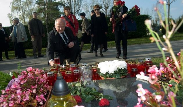 01.11.2014., Mirogoj, Zagreb – Predsjednik Hrvatskog sabora Josip Leko posjetio grob prvog predsjednika SDP-a Ivice Racana na blagdan Svih svetih. Photo: Daniel Kasap/PIXSELL