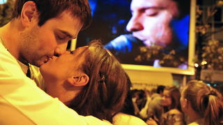 Skopje, 061011.
Fanovi megazvijezde Tose Proeskog i dalje obiljezavaju 5 listopad, dan kada je odrzao svoj posljednji koncert u Skopju.Tim se povodom na trgu ‘Makedonija’ u Skopju odrzala tradicionalna manifestacija ‘Zvjezdano nebo za Tosu’ koja je tra Skopje, 061011.
Fanovi megazvijezde Tose Proeskog i dalje obiljezavaju 5 listopad, dan kada je odrzao svoj posljednji koncert u Skopju.Tim se povodom na trgu ‘Makedonija’ u Skopju odrzala tradicionalna manifestacija ‘Zvjezdano nebo za Tosu’ koja je tra