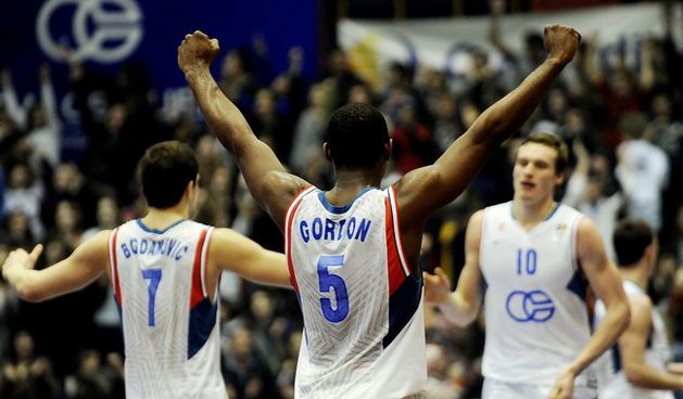 Zagreb, 180210.
Dvorana Trnsko, kosarka, polufinale kosarkaskog Kupa Kresimir Cosic, susret ekipa KK Zadar i KK Cibona.
Na slici: Cibona slavlje.
Foto: Damir Krajac / CROPIX