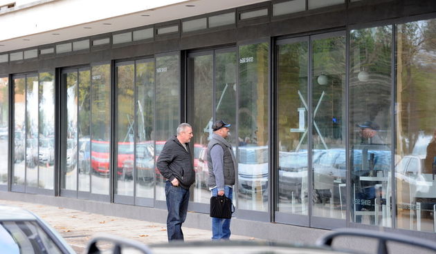 Zadar, 081210.
Poznati Zadarski kafic Shine koji se nalazi na Obali kralja Petra Kresimira jucer je zatvorila sanitarna inspekcija.
Foto: Andrija Lucic / CROPIX