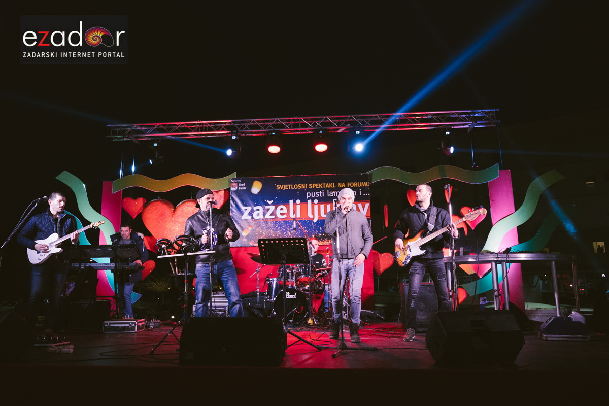 Humanitarni svjetlosni spektakl “Zaželi ljubav 2018.” @ Forum