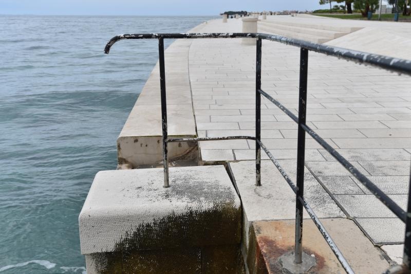 Nakon juga ostala oštećenja na zadarskoj rivi. Foto: Dino Stanin/PIXSELL
