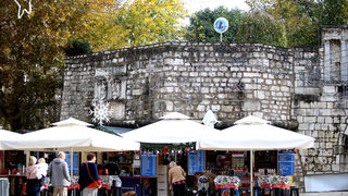 Adventske kućice su otvorile vrata, gastro ponuda je bolja i raznovrsnija nego ikad