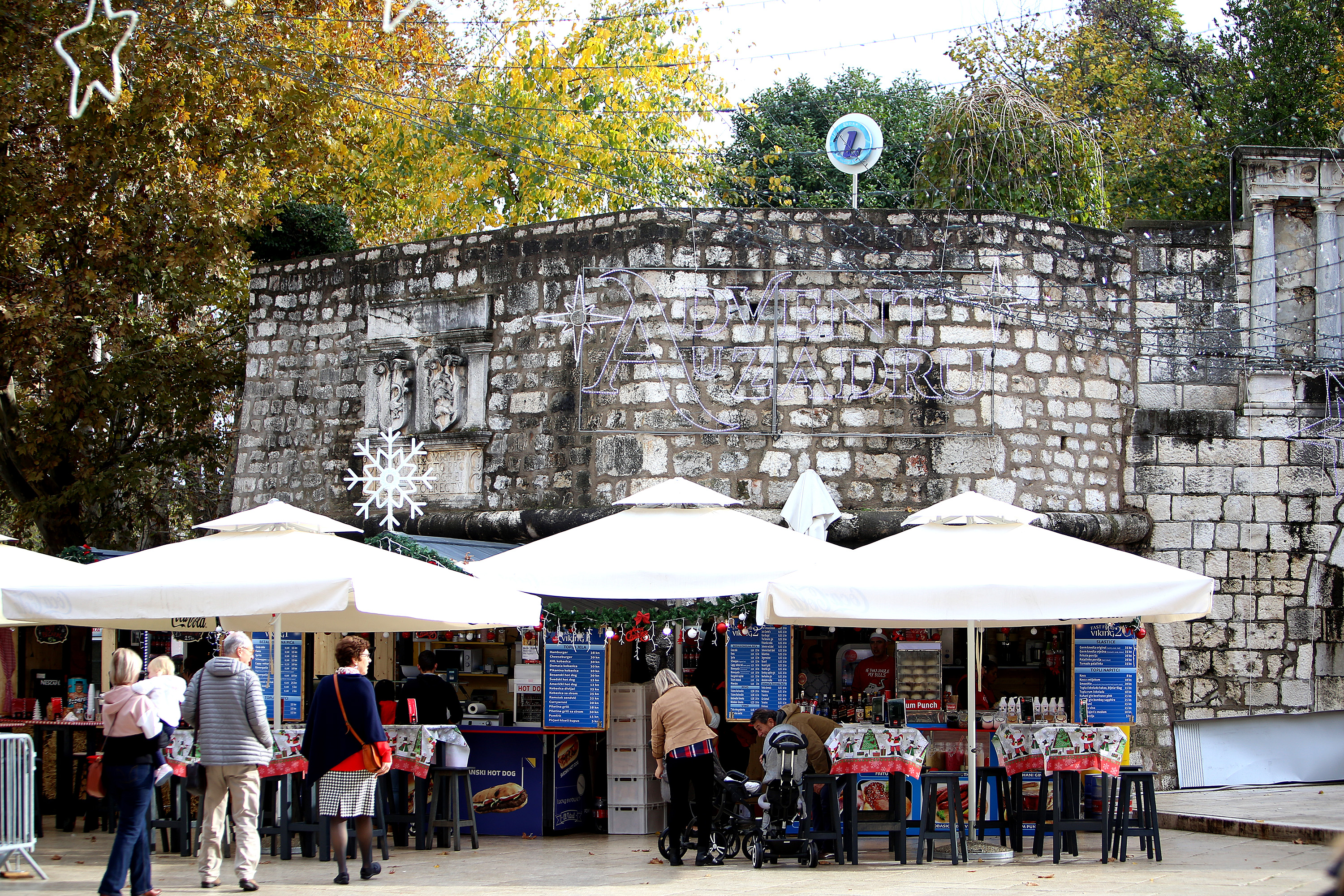 Adventske kućice su otvorile vrata, gastro ponuda je bolja i raznovrsnija nego ikad