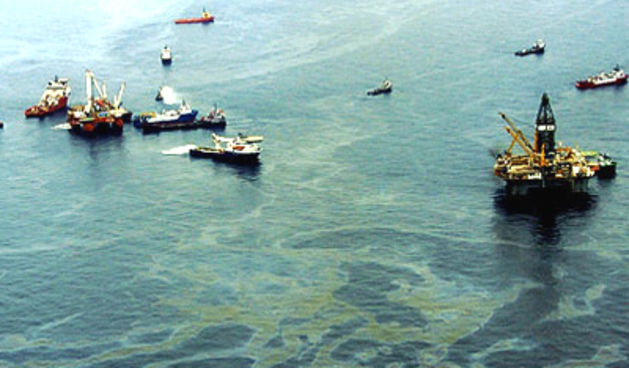 British Petroleum mijenja kupolu na bušotini u Meksičkom zaljevu (Foto: AP)