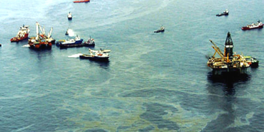 British Petroleum mijenja kupolu na bušotini u Meksičkom zaljevu (Foto: AP)