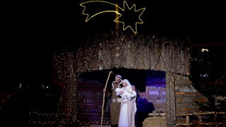 Zagreb, 221212.
Kaptol.
Zajednica Cenacolo vec 13 godina ispred Katedrale na Kaptolu u bozicno vrijeme priredjuje Zive jaslice.
Na fotografiji: detalj sa priredbe.
Foto: Admir Buljubasic / CROPIX Zagreb, 221212.
Kaptol.
Zajednica Cenacolo vec 13 godina ispred Katedrale na Kaptolu u bozicno vrijeme priredjuje Zive jaslice.
Na fotografiji: detalj sa priredbe.
Foto: Admir Buljubasic / CROPIX