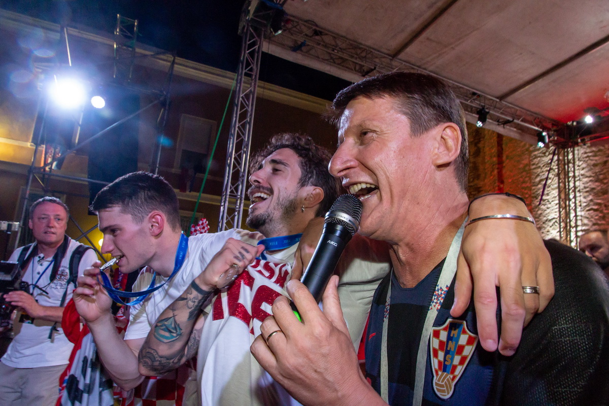 Veličanstven doček četvorice zadarskih Vatrenih od Gradskog mosta do Foruma