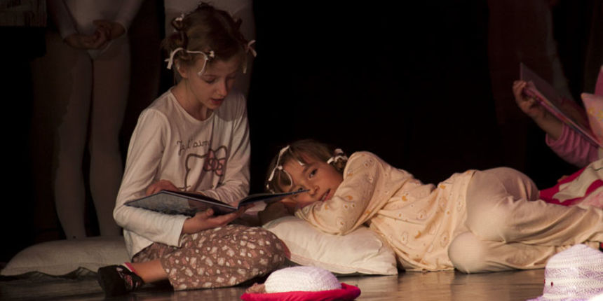 Božićna čestitka plesnog odjela Blagoje Bersa Božićna čestitka plesnog odjela Blagoje Bersa