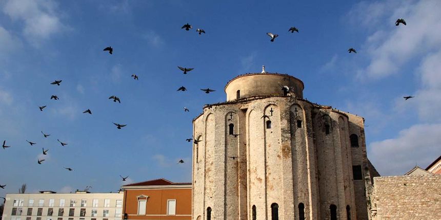 Subotnji đir po gradu, 14. prosinca 2013., foto: Iva Perinčić. Gradzadar, forum, sveti donat, sv. donat, suncano Subotnji đir po gradu, 14. prosinca 2013., foto: Iva Perinčić. Gradzadar, forum, sveti donat, sv. donat, suncano