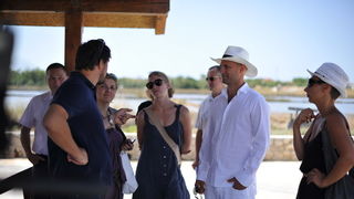 Danas je u Ninu održana berba Cvijeta soli u kojoj su sudjelovali Mate Janković, poznati hrvatski chef, Damir Oštrić, direktor Solane Nin i Marija Dejanović, direktorica Turističke zajednice grada Nina