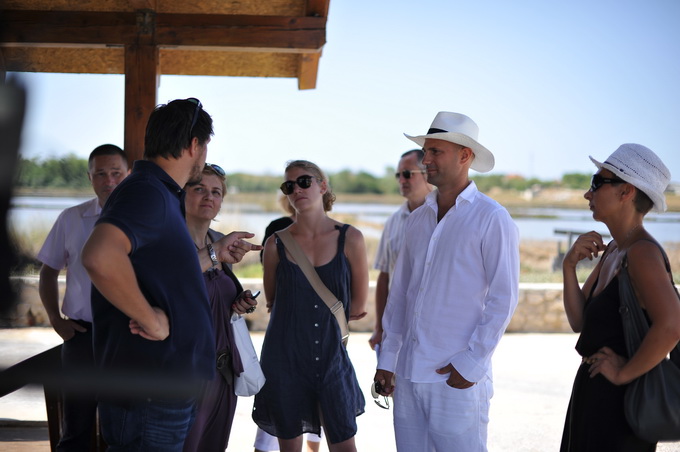 Danas je u Ninu održana berba Cvijeta soli u kojoj su sudjelovali Mate Janković, poznati hrvatski chef, Damir Oštrić, direktor Solane Nin i Marija Dejanović, direktorica Turističke zajednice grada Nina