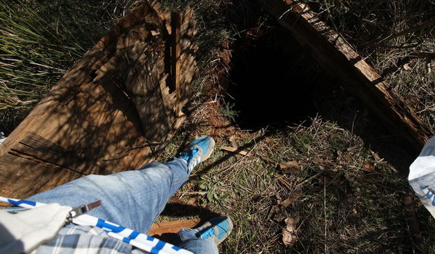 Zadar, 040313.
Naselje Bokanjac. Novi slucaj urusavanja tla. Nakon slucajeva u Lovranu, Drnisu i jos ranije ranije Medjimurju, policiji je prijavu da se otvorila zemlja u sirini i duljini vecoj od metra prijavio u subotu 39-godisnji Joso Marasovic iz Zadr