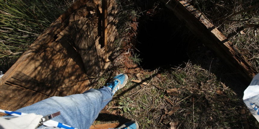 Zadar, 040313.
Naselje Bokanjac. Novi slucaj urusavanja tla. Nakon slucajeva u Lovranu, Drnisu i jos ranije ranije Medjimurju, policiji je prijavu da se otvorila zemlja u sirini i duljini vecoj od metra prijavio u subotu 39-godisnji Joso Marasovic iz Zadr