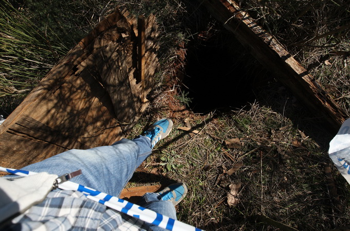 Zadar, 040313.
Naselje Bokanjac. Novi slucaj urusavanja tla. Nakon slucajeva u Lovranu, Drnisu i jos ranije ranije Medjimurju, policiji je prijavu da se otvorila zemlja u sirini i duljini vecoj od metra prijavio u subotu 39-godisnji Joso Marasovic iz Zadr