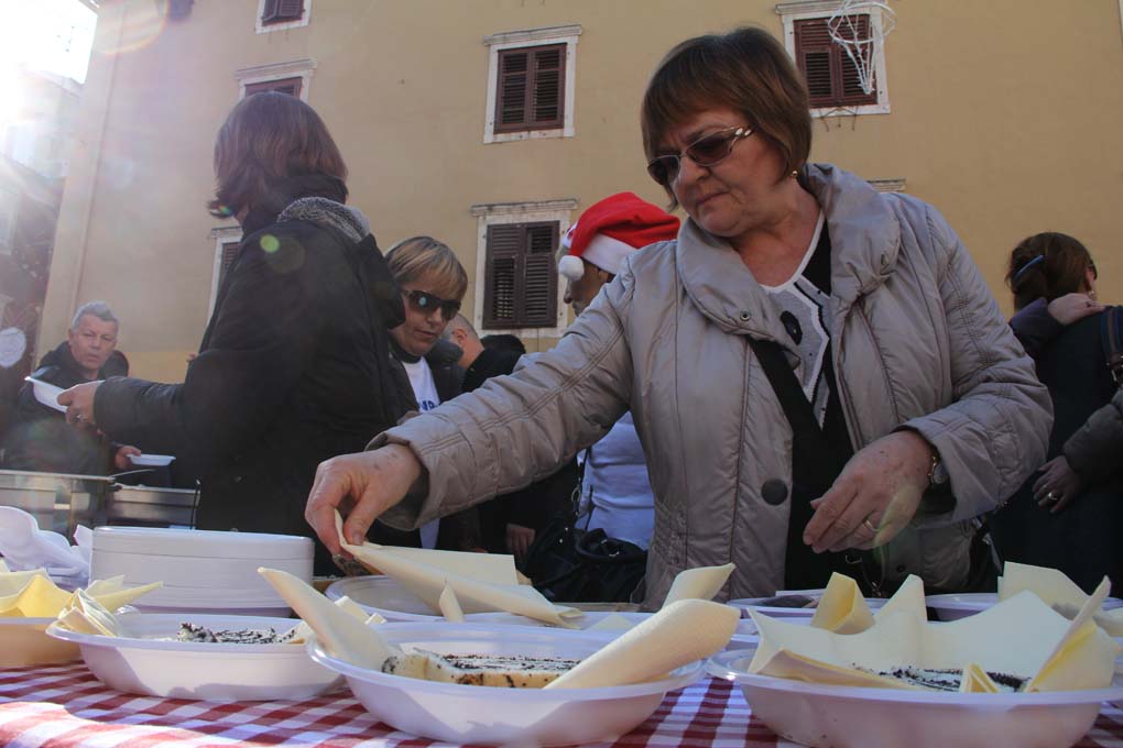 Vukovaru ZaDar na Narodnom trgu, foto: Iva Perinčić Vukovaru ZaDar na Narodnom trgu, foto: Iva Perinčić