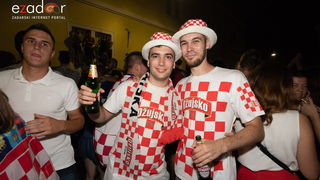 Čudesna noć: Velika fešta ulicama Zadra nakon plasmana Vatrenih u finale SP Čudesna noć: Velika fešta ulicama Zadra nakon plasmana Vatrenih u finale SP