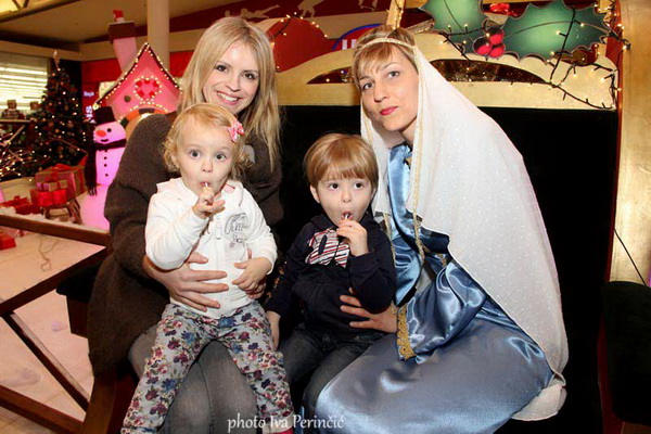 Sv. Luce razveselila mališane u Supernova centru, Foto: Iva Perinčić Sv. Luce razveselila mališane u Supernova centru, Foto: Iva Perinčić