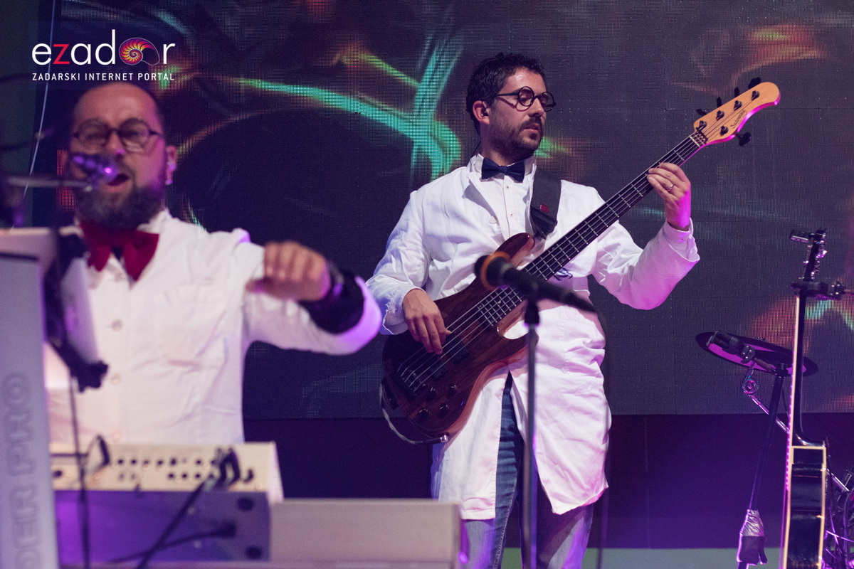 Ludnica u Saturnusu: Najbolji doček u svemiru i šire Ludnica u Saturnusu: Najbolji doček u svemiru i šire