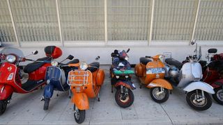 Vespaši izložili “ljubimce” ispred crkve sv. Donata, foto: Filip Brala/PIXSELL Vespaši izložili “ljubimce” ispred crkve sv. Donata, foto: Filip Brala/PIXSELL