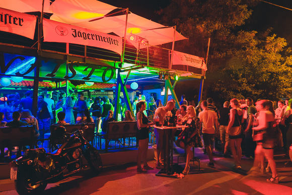 Turanjska fešta u Menfisto baru, 16.7.2015. (foto: Ivan Toman) Turanjska fešta u Menfisto baru, 16.7.2015. (foto: Ivan Toman)