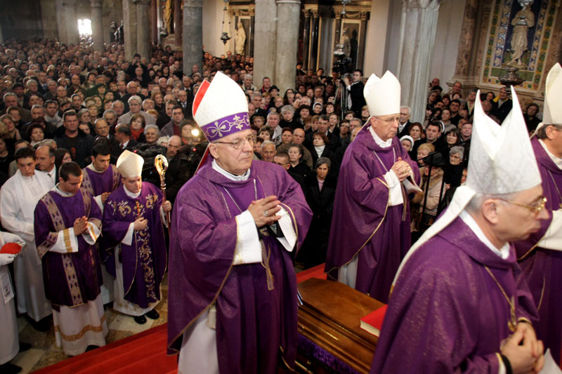 Posljednji ispraćaj nadbiskupa Marijana Oblaka